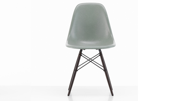 plastic chair de eames